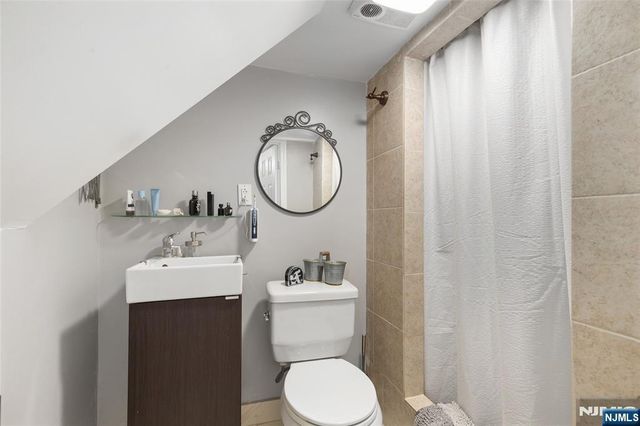 61 Highland Avenue, Bergenfield, NJ 07621