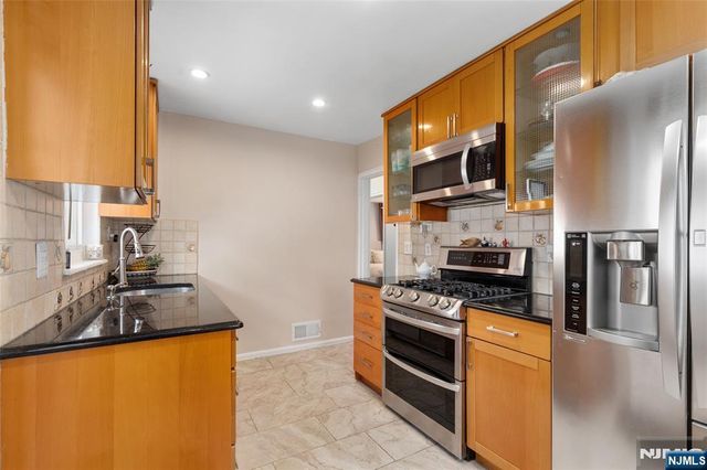 61 Highland Avenue, Bergenfield, NJ 07621