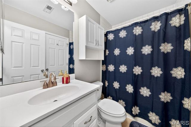 929 Sugar Lake Court 7, St Peters, MO 63376