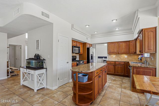 6401 BRISA DEL MAR Drive, El Paso, TX 79912