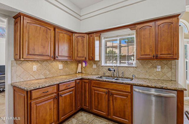 6401 BRISA DEL MAR Drive, El Paso, TX 79912