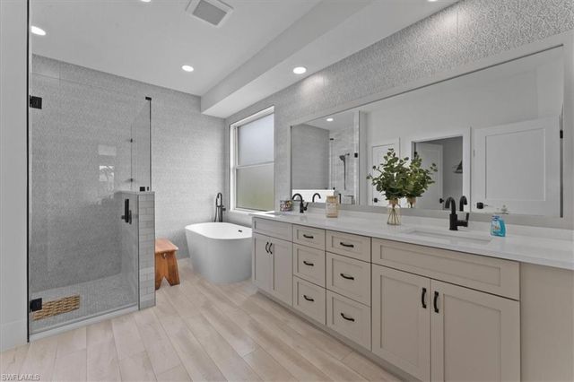 8541 Pepper Tree WAY, Naples, FL 34114