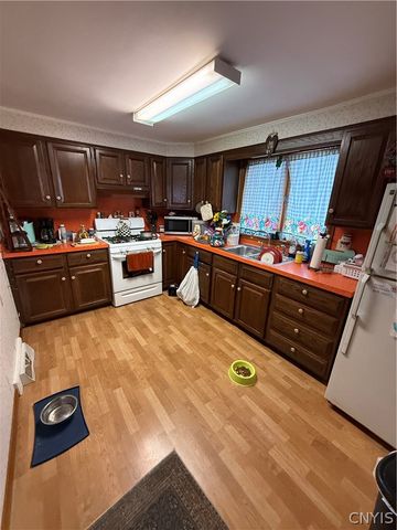 13 Madison Avenue, Auburn, NY 13021