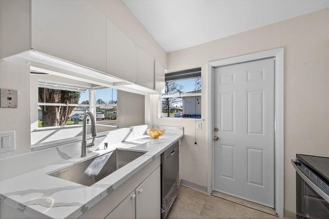 3308 Windsor Dr, Sacramento, CA 95864