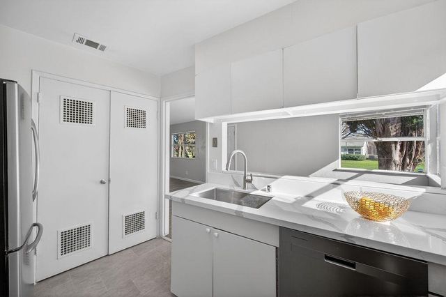 3308 Windsor Dr, Sacramento, CA 95864