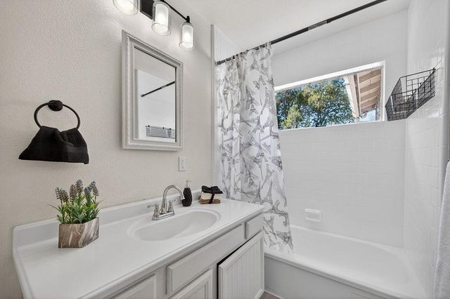 3308 Windsor Dr, Sacramento, CA 95864