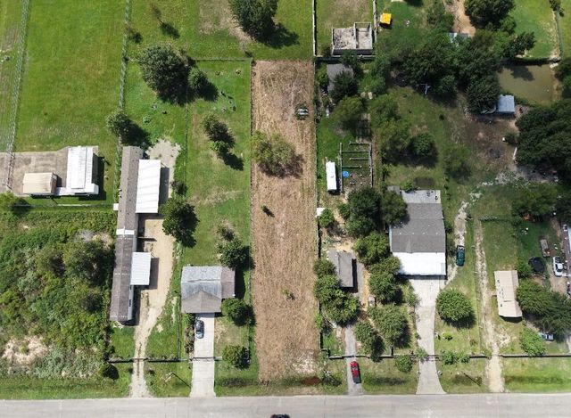 1018 County Road 3556, Cleveland, TX 77327