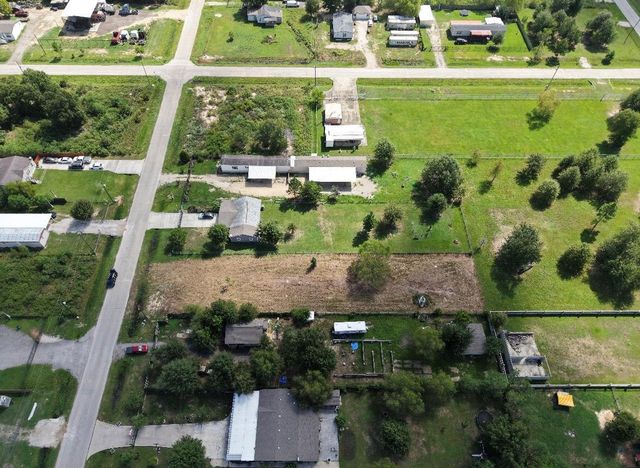 1018 County Road 3556, Cleveland, TX 77327
