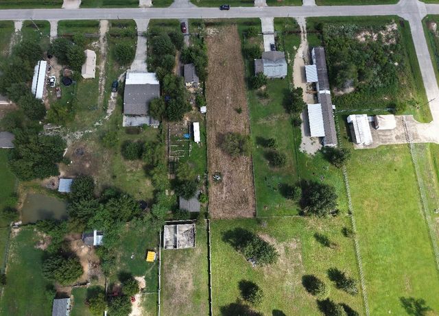 1018 County Road 3556, Cleveland, TX 77327