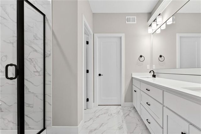 24985 W 94th Place, Lenexa, KS 66227