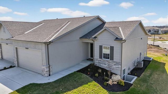 24985 W 94th Place, Lenexa, KS 66227