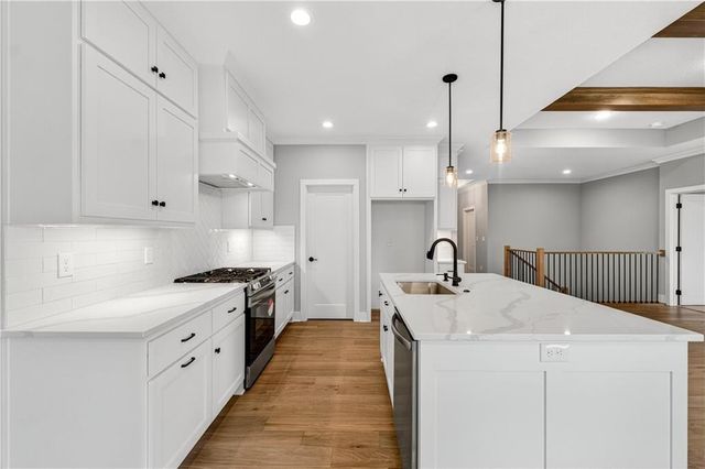 24985 W 94th Place, Lenexa, KS 66227