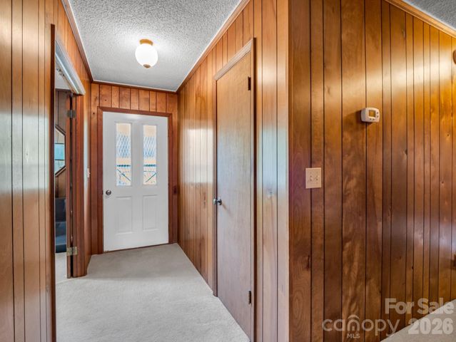 121 Greenfield Lane, Hendersonville, NC 28792