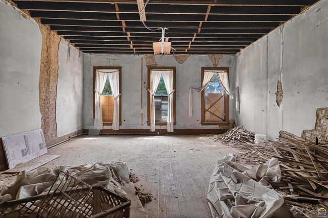 405 New York Ave, Holton, KS 66436