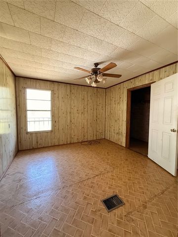 343 Stephens, Lake City, TX 78368