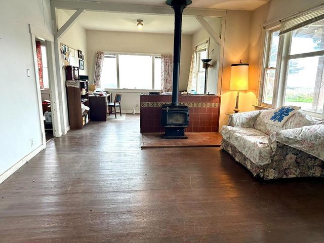 2 3rd Avenue, Davenport, CA 95017