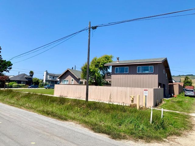 2 3rd Avenue, Davenport, CA 95017