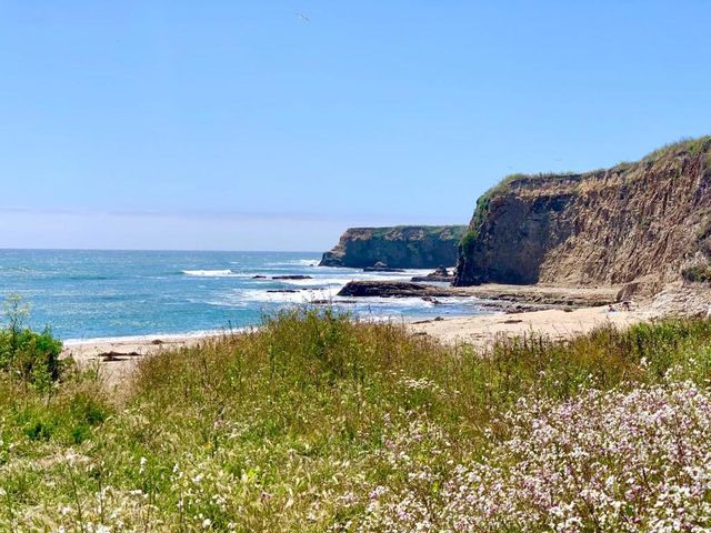2 3rd Avenue, Davenport, CA 95017