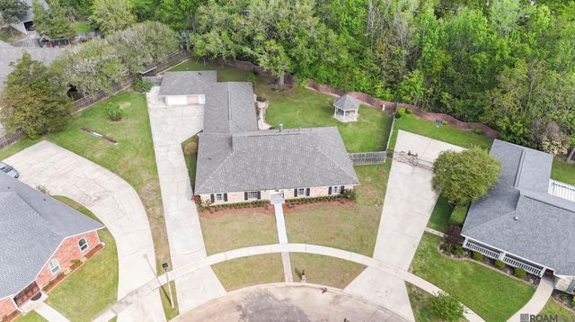 12101 Lake Ladare Ave, Baton Rouge, LA 70816