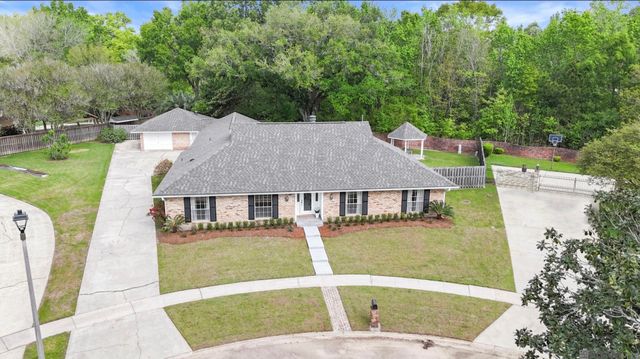 12101 Lake Ladare Ave, Baton Rouge, LA 70816