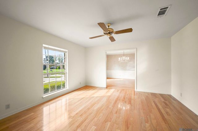 12101 Lake Ladare Ave, Baton Rouge, LA 70816