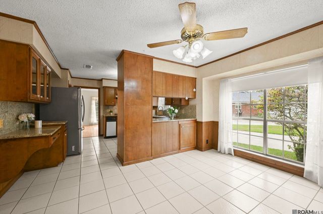 12101 Lake Ladare Ave, Baton Rouge, LA 70816