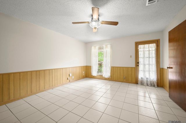 12101 Lake Ladare Ave, Baton Rouge, LA 70816