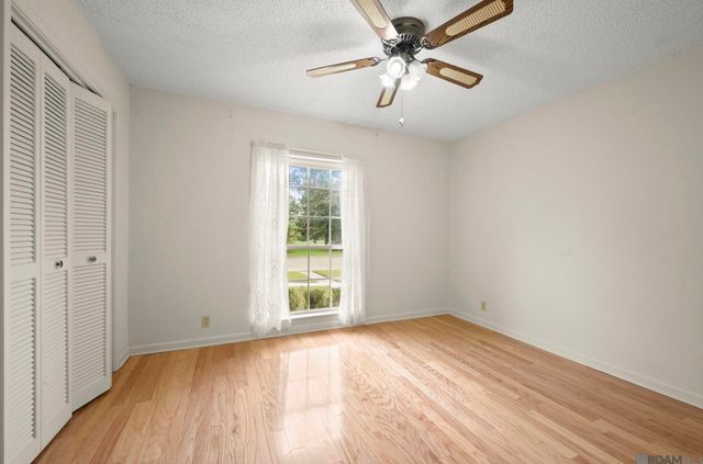 12101 Lake Ladare Ave, Baton Rouge, LA 70816