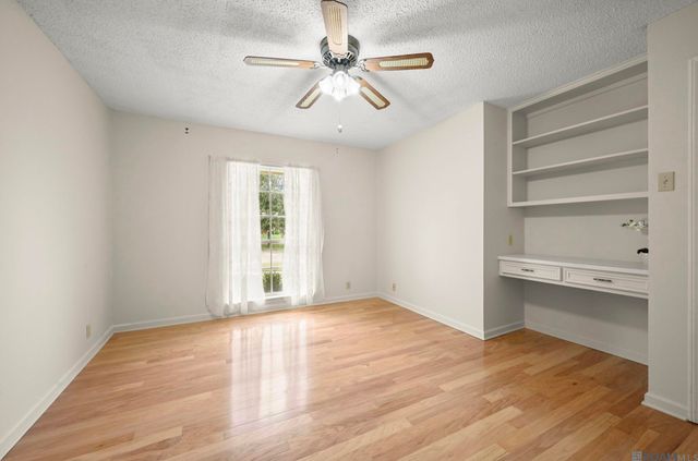 12101 Lake Ladare Ave, Baton Rouge, LA 70816