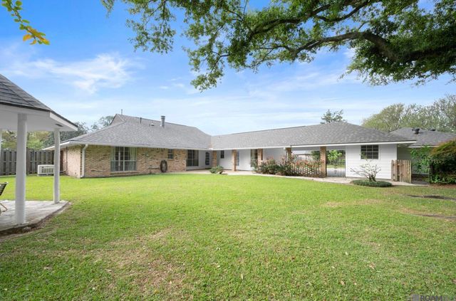 12101 Lake Ladare Ave, Baton Rouge, LA 70816