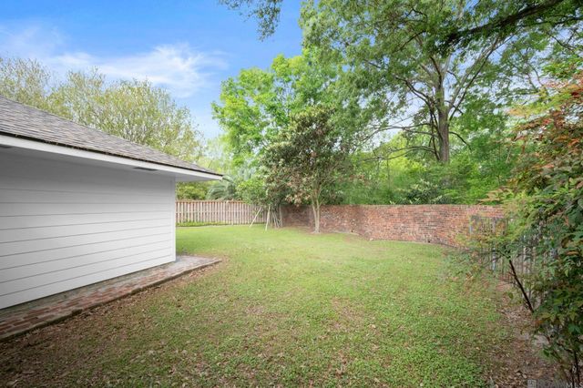 12101 Lake Ladare Ave, Baton Rouge, LA 70816