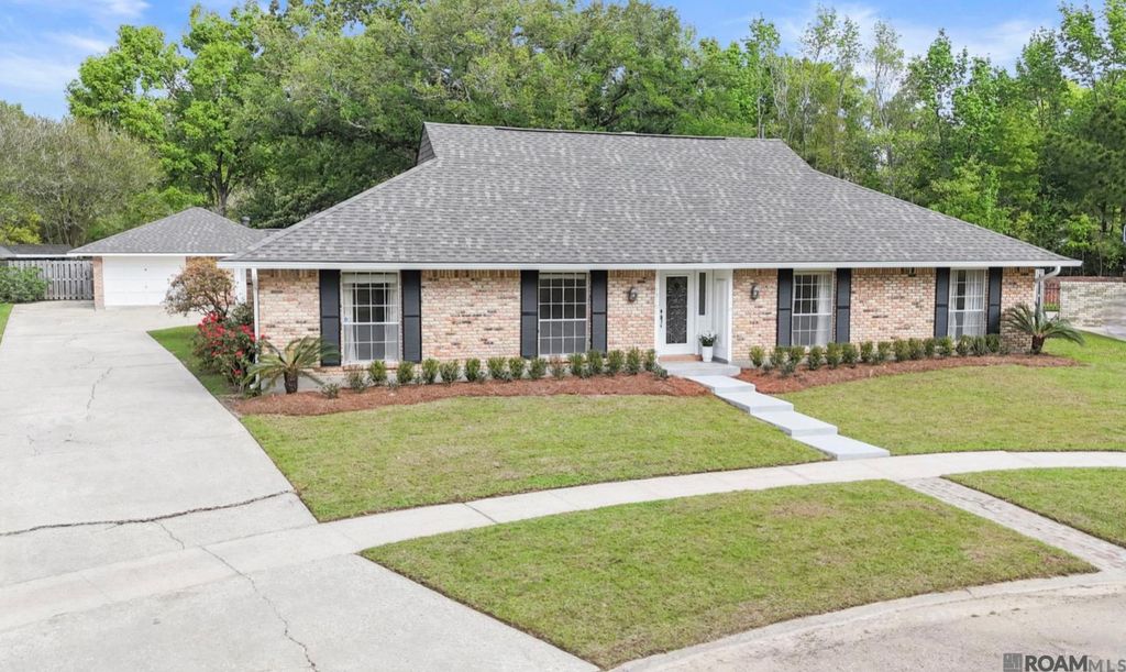 12101 Lake Ladare Ave, Baton Rouge, LA 70816