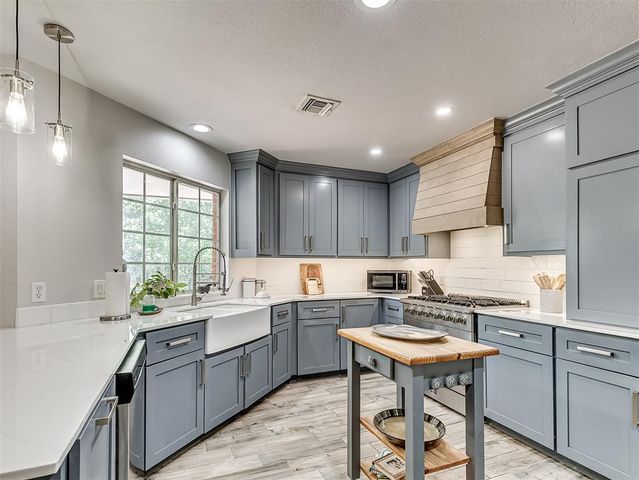 701 S Greengate Drive, Yukon, OK 73099