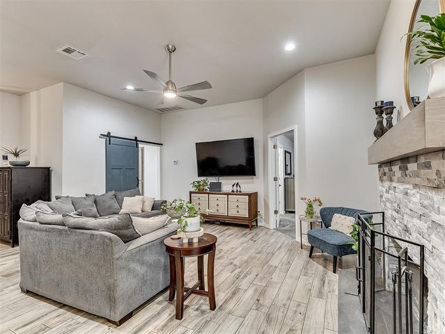 701 S Greengate Drive, Yukon, OK 73099