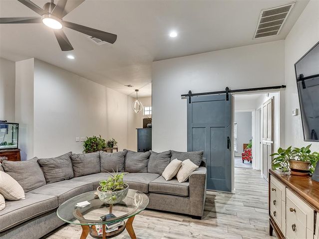 701 S Greengate Drive, Yukon, OK 73099