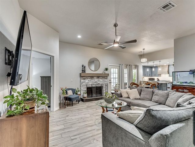 701 S Greengate Drive, Yukon, OK 73099