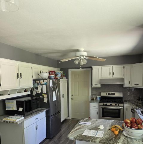 4914 Twin Elms DRIVE, Racine, WI 53406