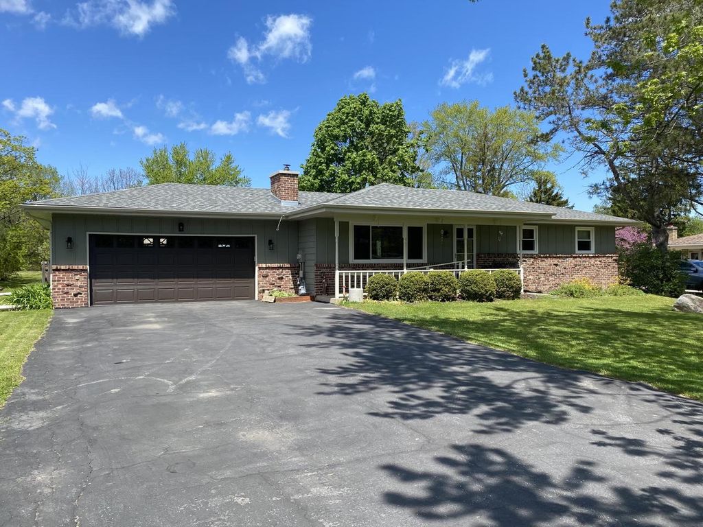 4914 Twin Elms DRIVE, Racine, WI 53406