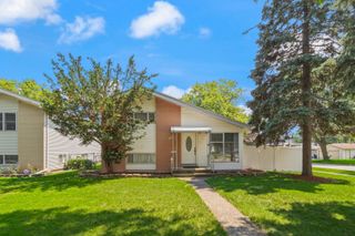 611 N Iowa Avenue, Villa Park, IL 60181