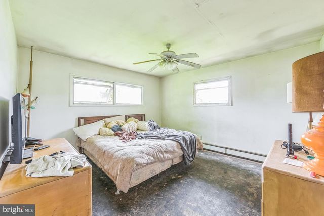 2 AUGUSTA DR, Newark, DE 19713