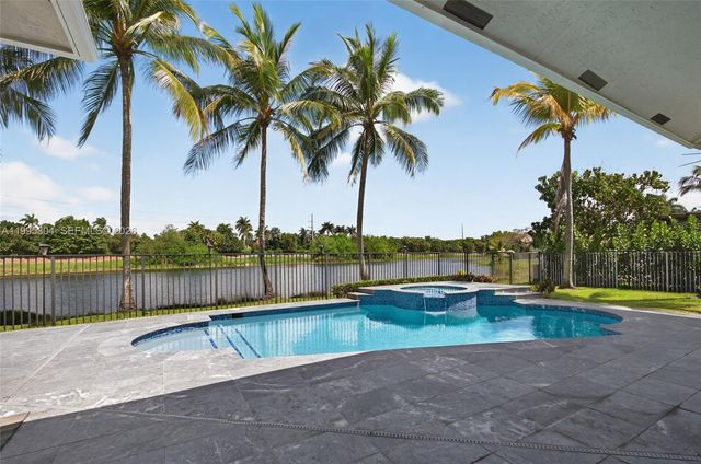 1396 Victoria Isle Dr, Weston, FL 33327