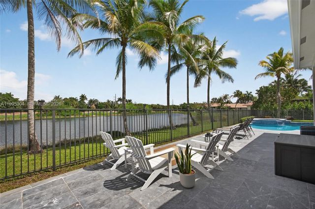 1396 Victoria Isle Dr, Weston, FL 33327