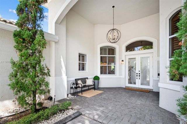 1396 Victoria Isle Dr, Weston, FL 33327