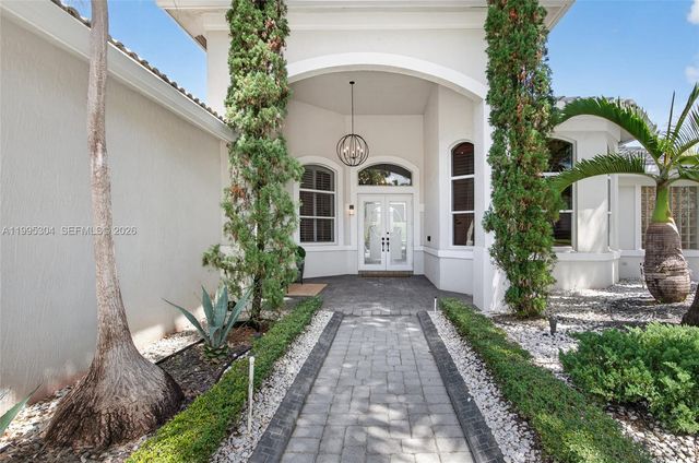 1396 Victoria Isle Dr, Weston, FL 33327