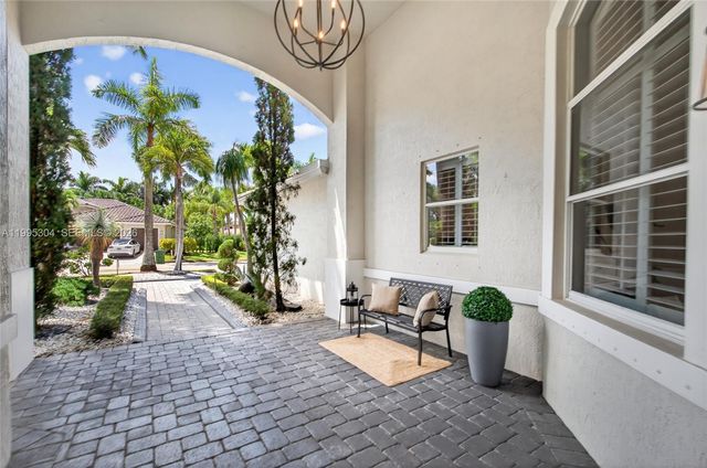 1396 Victoria Isle Dr, Weston, FL 33327