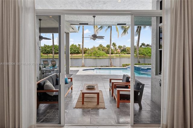 1396 Victoria Isle Dr, Weston, FL 33327