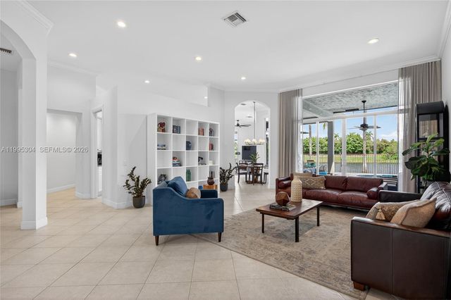 1396 Victoria Isle Dr, Weston, FL 33327