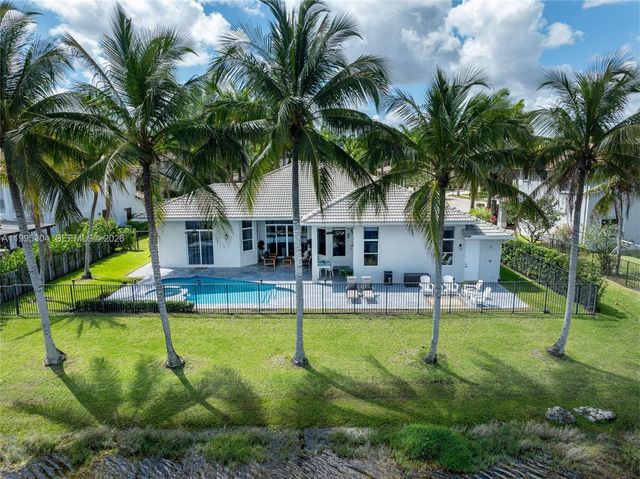 1396 Victoria Isle Dr, Weston, FL 33327