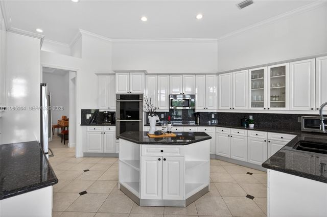 1396 Victoria Isle Dr, Weston, FL 33327