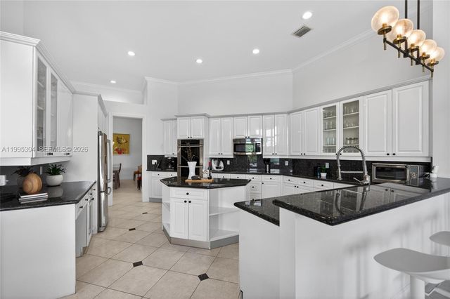 1396 Victoria Isle Dr, Weston, FL 33327